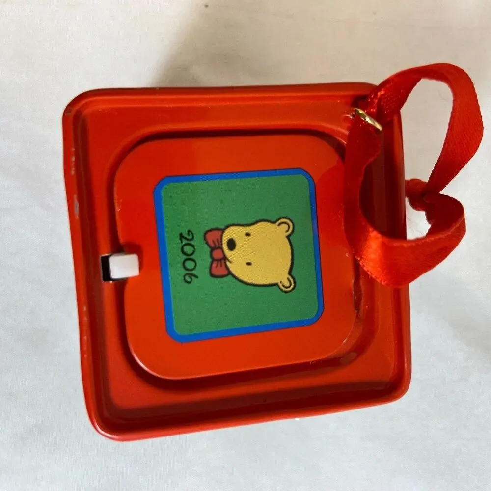 #8266 VTG HALLMARK JACK IN THE BOX CHRISTMAS BEAR 2006 ORNAMENT